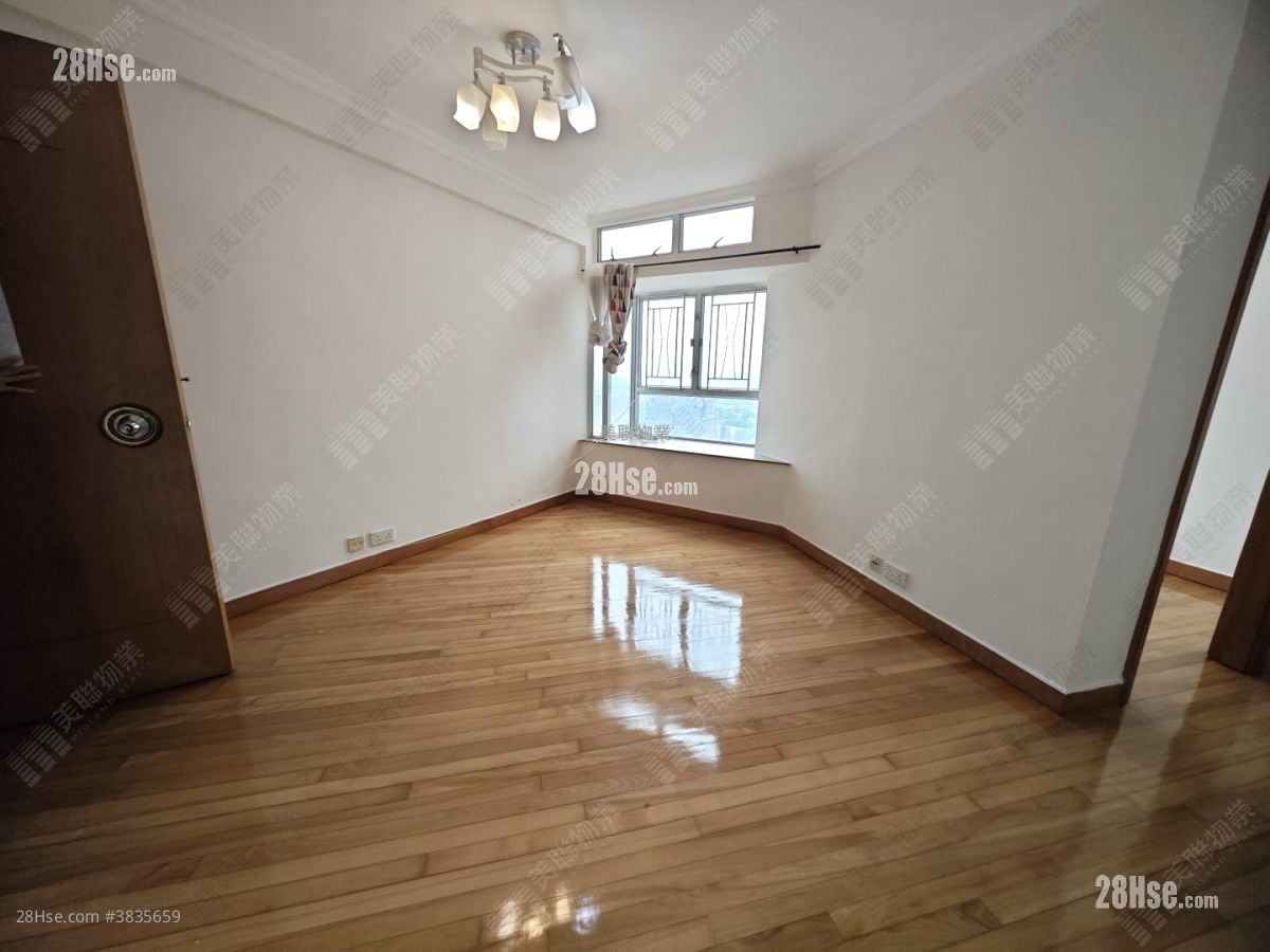Kingswood Villas Sell 2 Bedrooms , 1 Bathroom 441 ft²