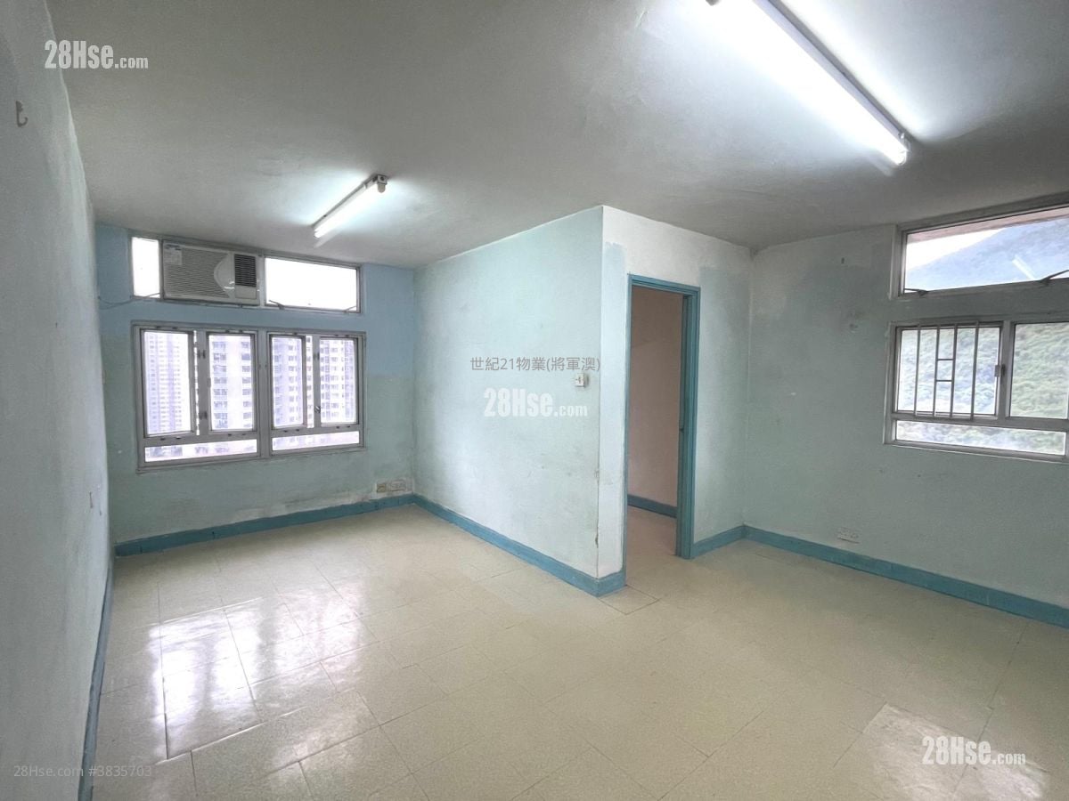 Ying Ming Court Sell 3 Bedrooms , 1 Bathroom 645 ft²