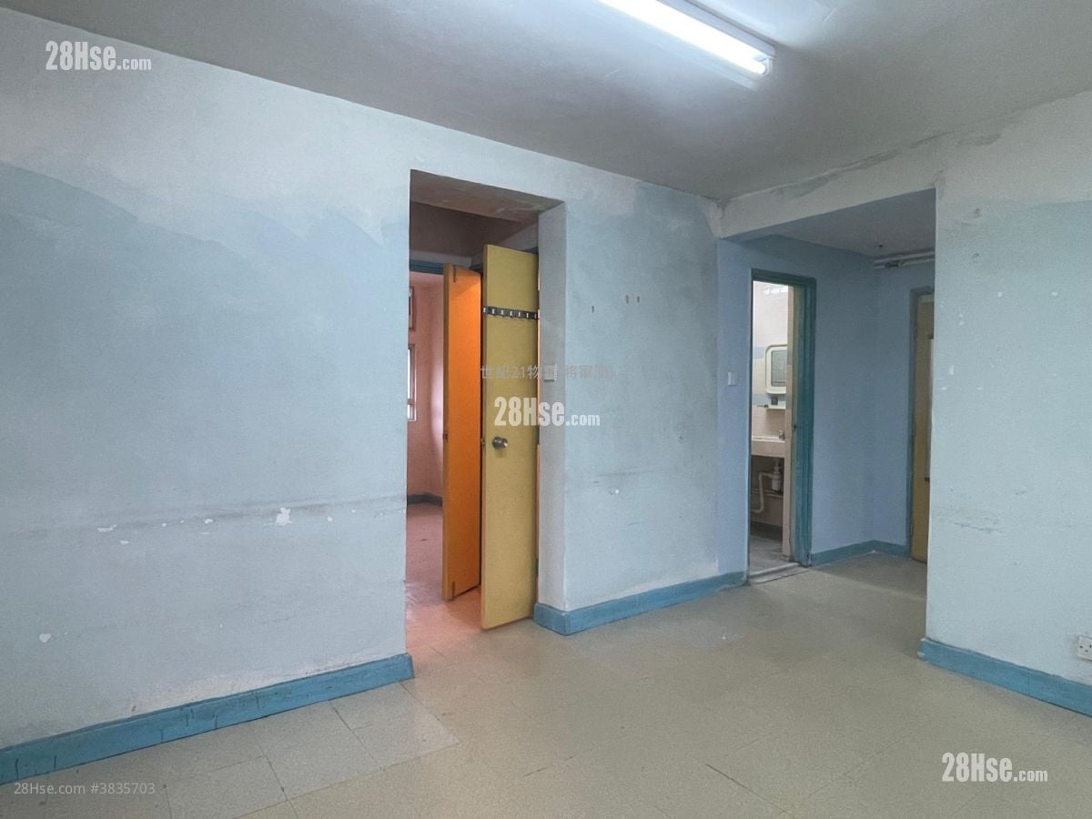 Ying Ming Court Sell 3 Bedrooms , 1 Bathroom 645 ft²