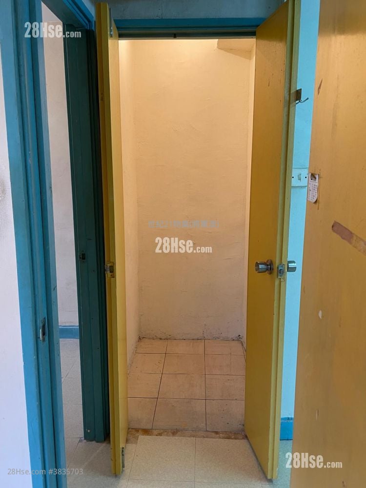 Ying Ming Court Sell 3 Bedrooms , 1 Bathroom 645 ft²