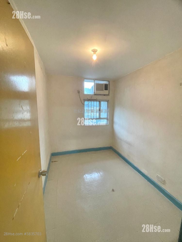 Ying Ming Court Sell 3 Bedrooms , 1 Bathroom 645 ft²
