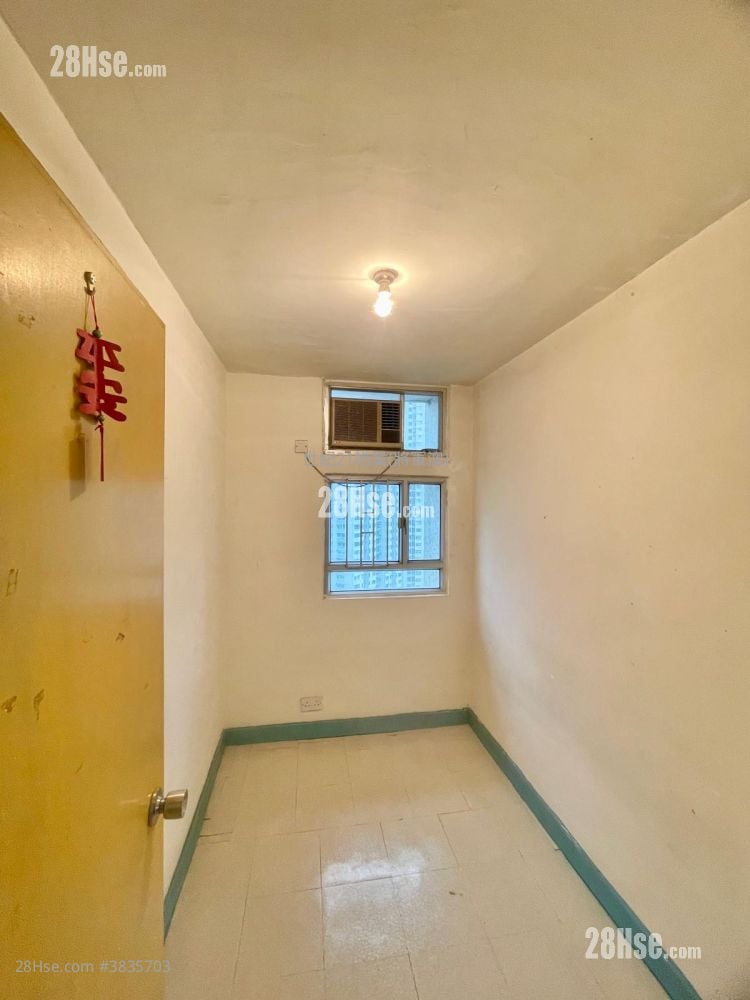 Ying Ming Court Sell 3 Bedrooms , 1 Bathroom 645 ft²