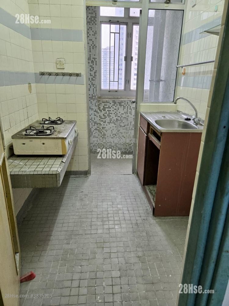 Ying Ming Court Sell 3 Bedrooms , 1 Bathroom 645 ft²