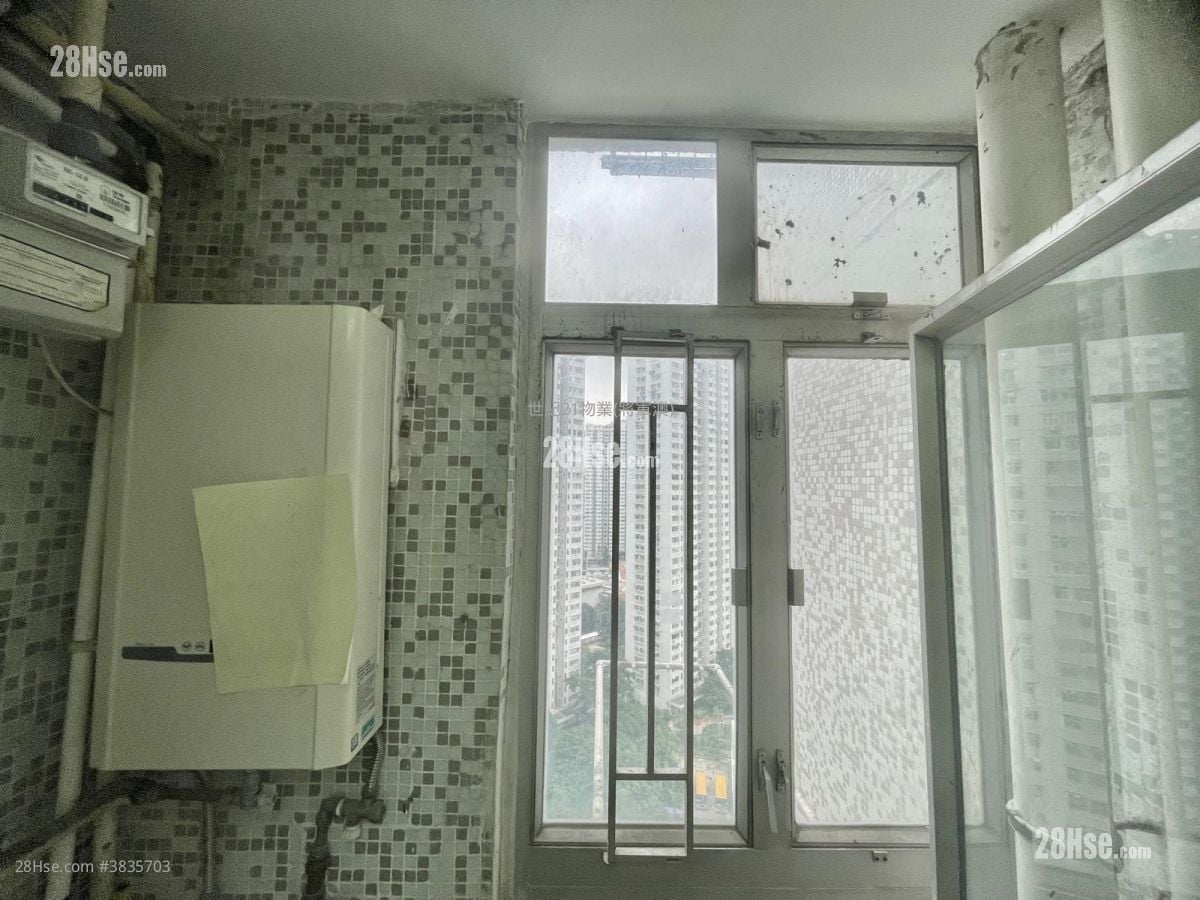 Ying Ming Court Sell 3 Bedrooms , 1 Bathroom 645 ft²