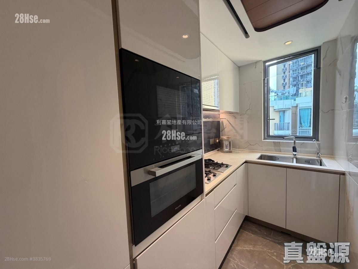 Monaco One Sell 3 Bedrooms 728 ft²