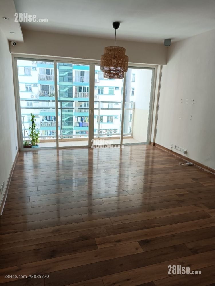 Harrison Court Sell 987 ft²
