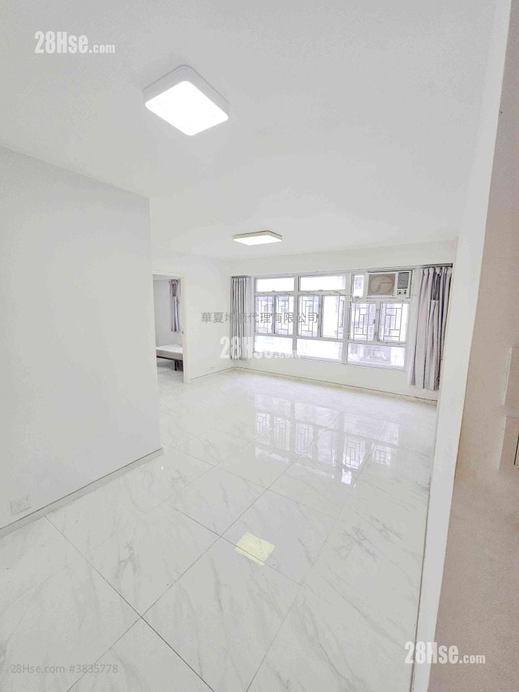 Chun Man Court Sell 3 Bedrooms , 1 Bathroom 596 ft²