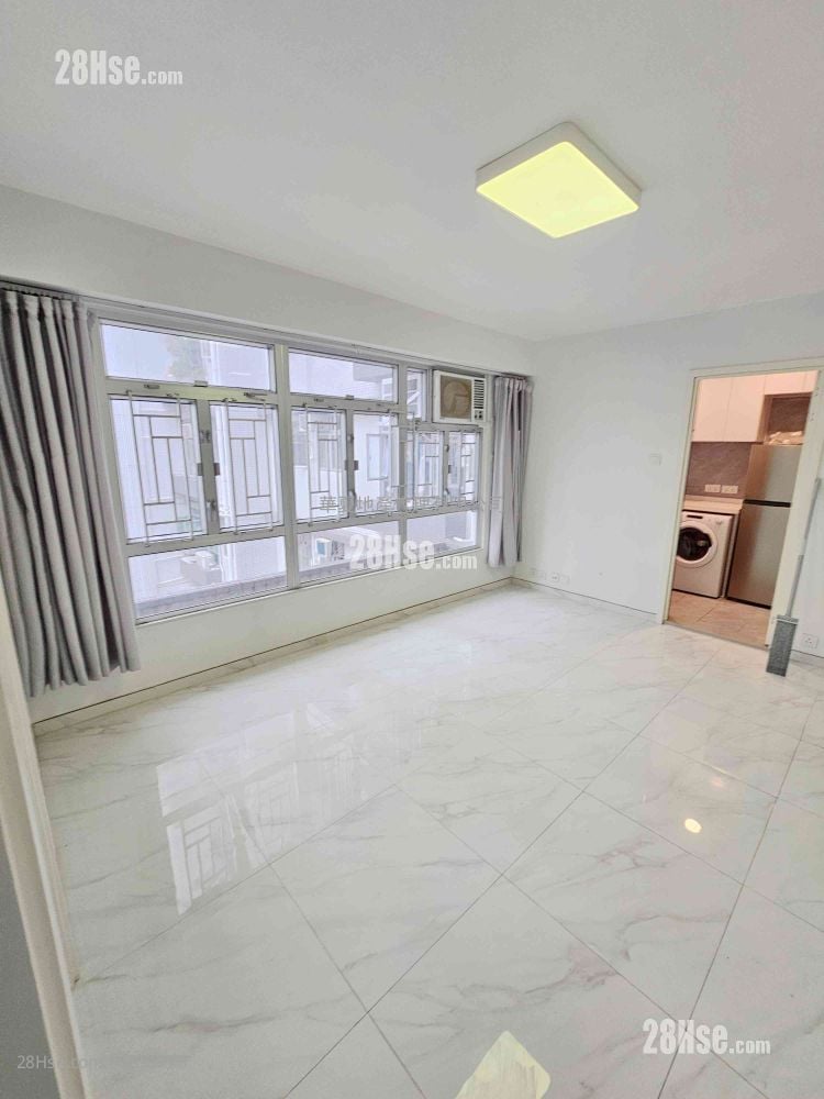 Chun Man Court Sell 3 Bedrooms , 1 Bathroom 596 ft²