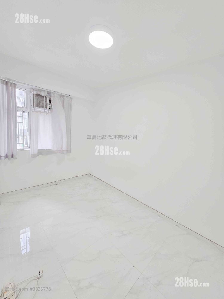 Chun Man Court Sell 3 Bedrooms , 1 Bathroom 596 ft²