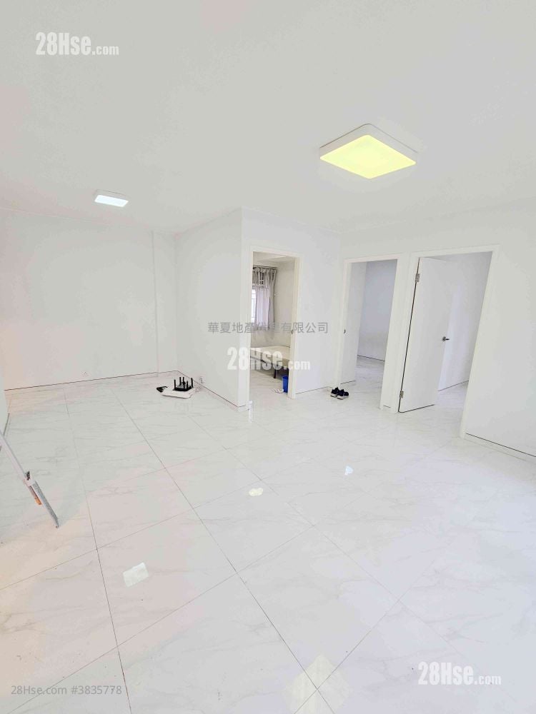 Chun Man Court Sell 3 Bedrooms , 1 Bathroom 596 ft²