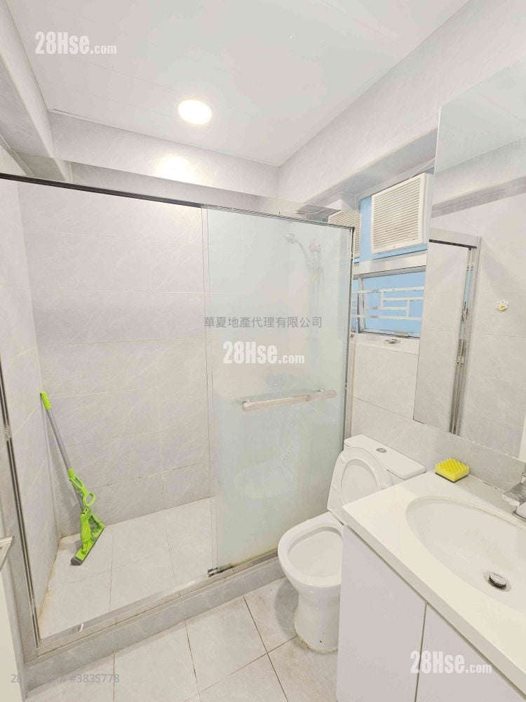 Chun Man Court Sell 3 Bedrooms , 1 Bathroom 596 ft²