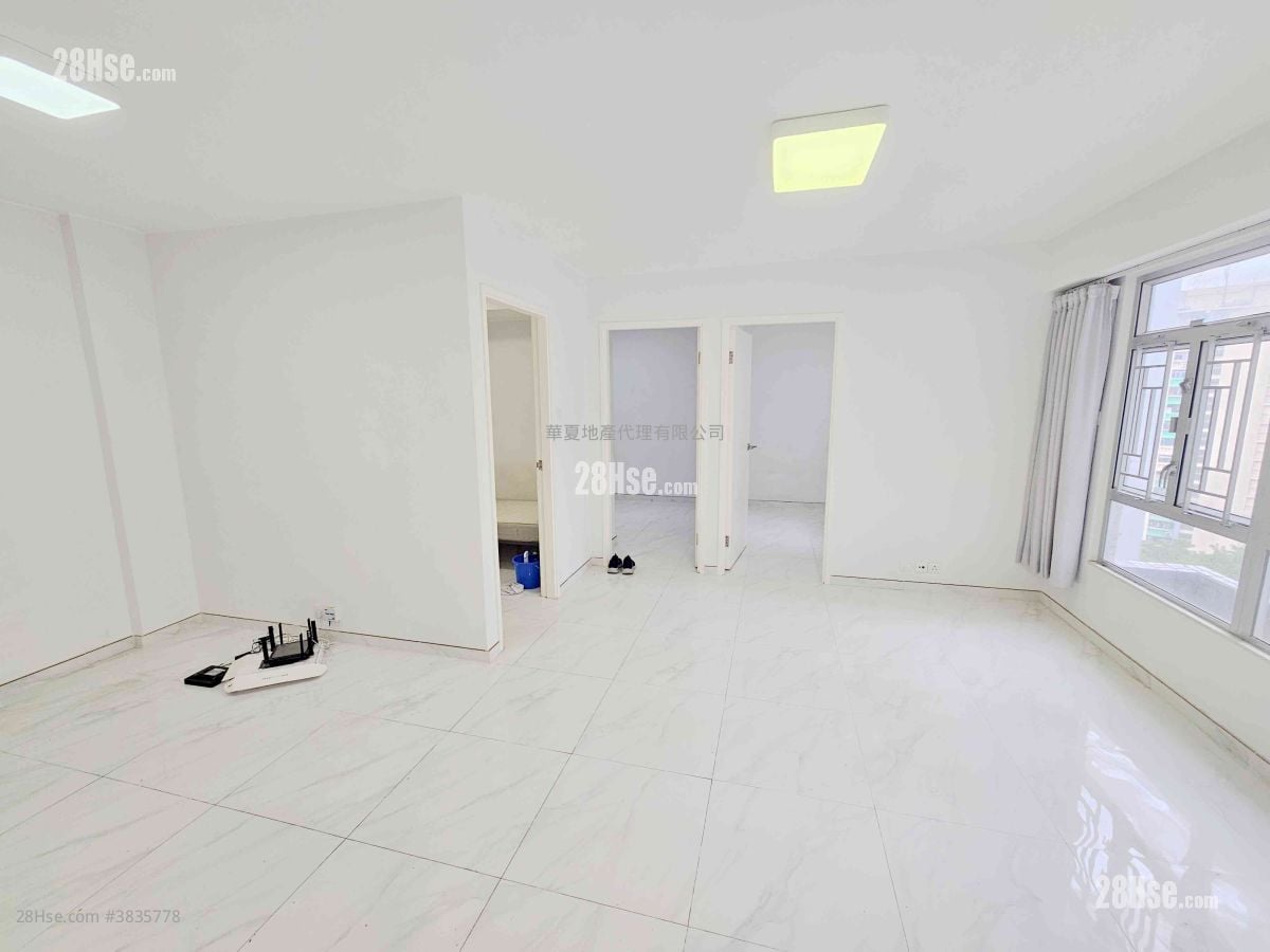 Chun Man Court Sell 3 Bedrooms , 1 Bathroom 596 ft²
