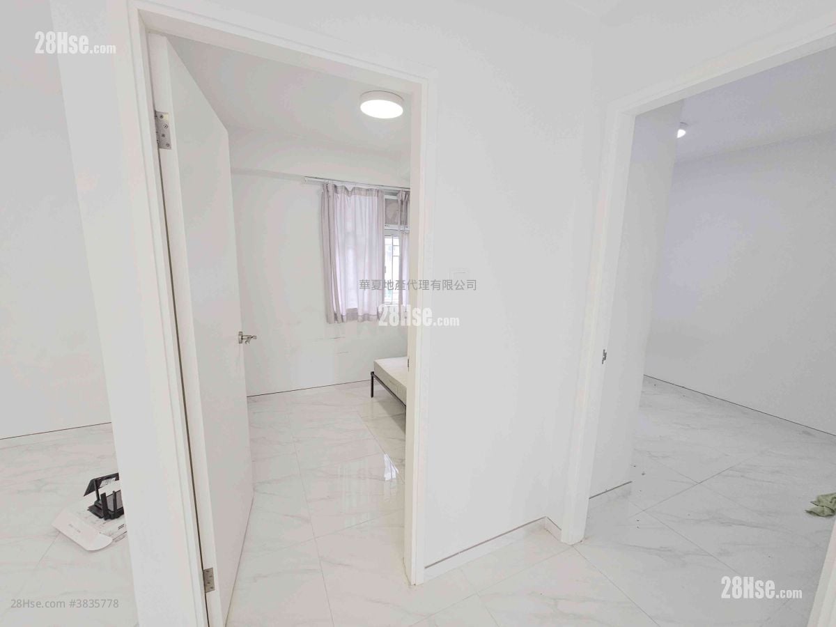 Chun Man Court Sell 3 Bedrooms , 1 Bathroom 596 ft²