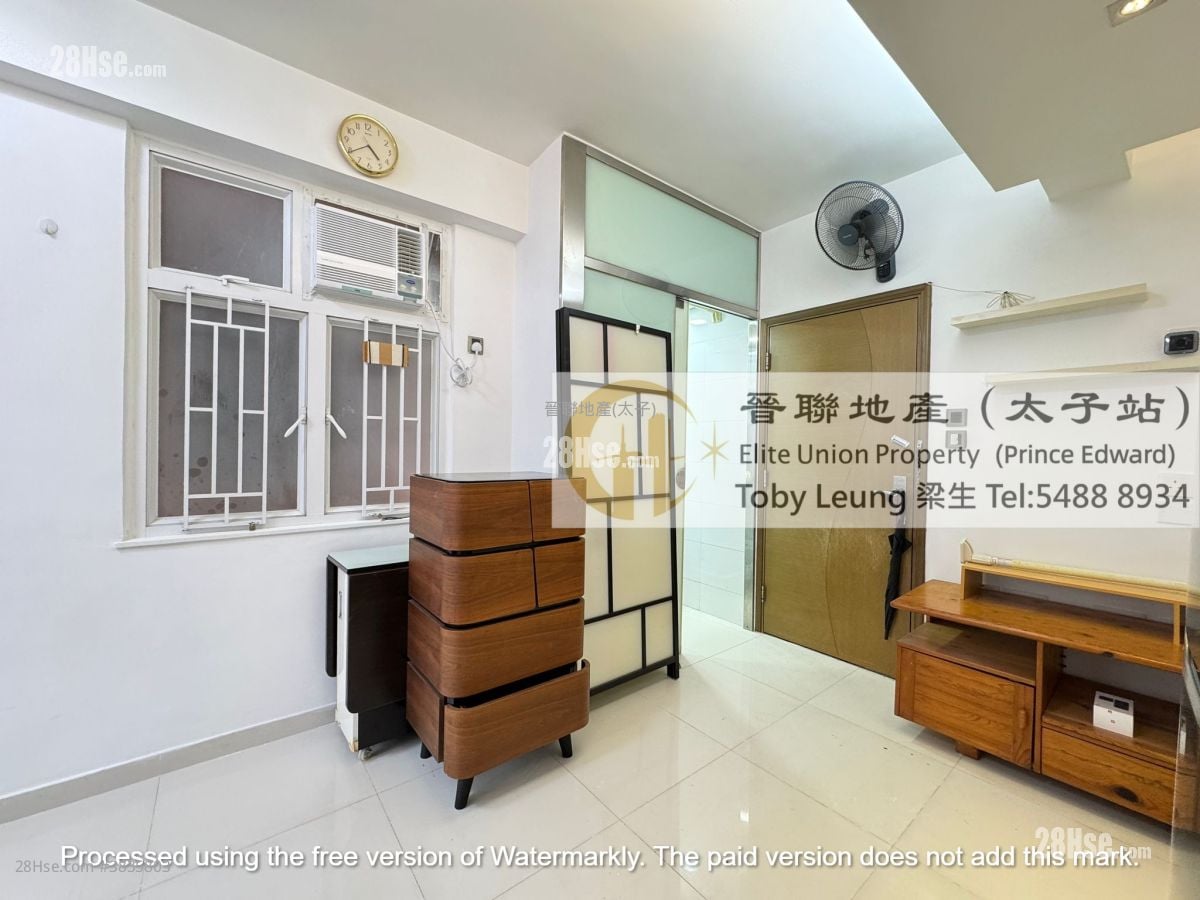 Yau Loy Building Sell 2 Bedrooms , 1 Bathroom 250 ft²