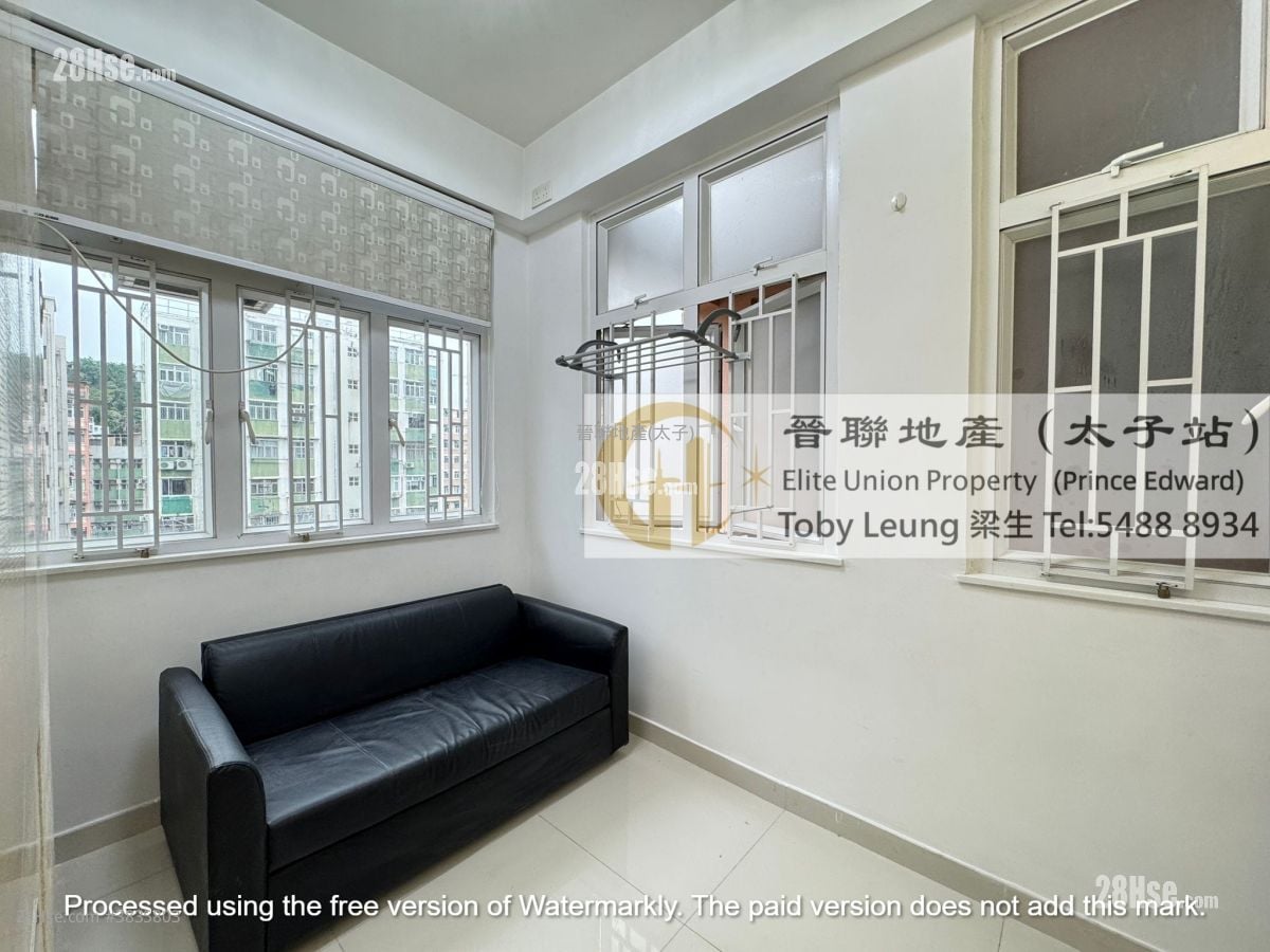 Yau Loy Building Sell 2 Bedrooms , 1 Bathroom 250 ft²