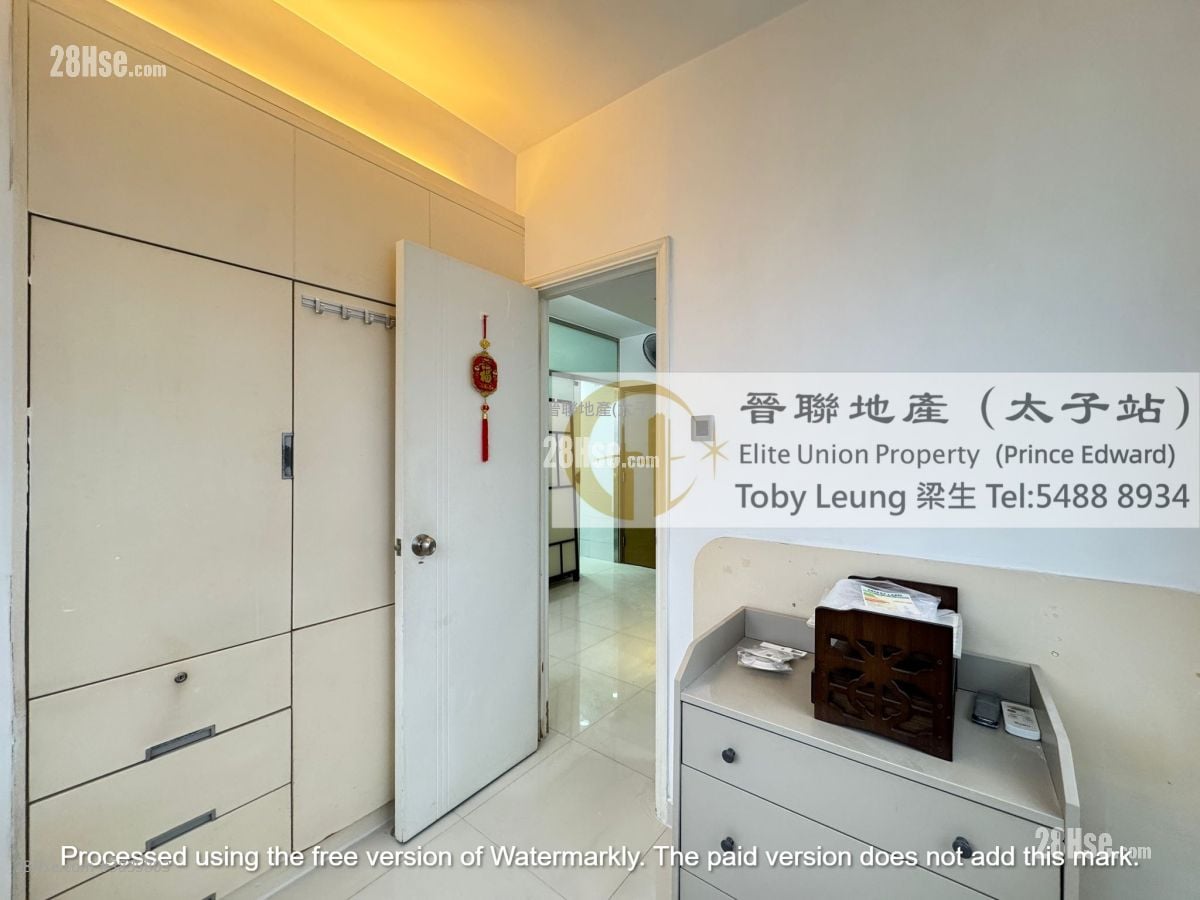 Yau Loy Building Sell 2 Bedrooms , 1 Bathroom 250 ft²