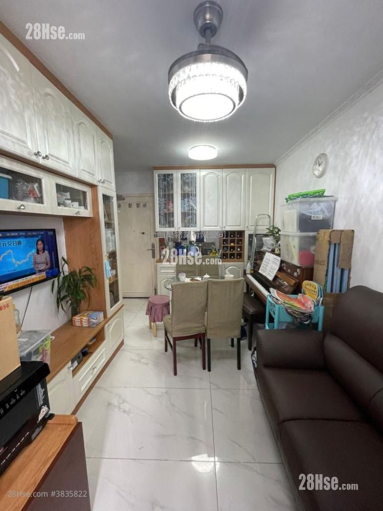Lai Tsui Court Sell 2 Bedrooms , 1 Bathroom 386 ft²