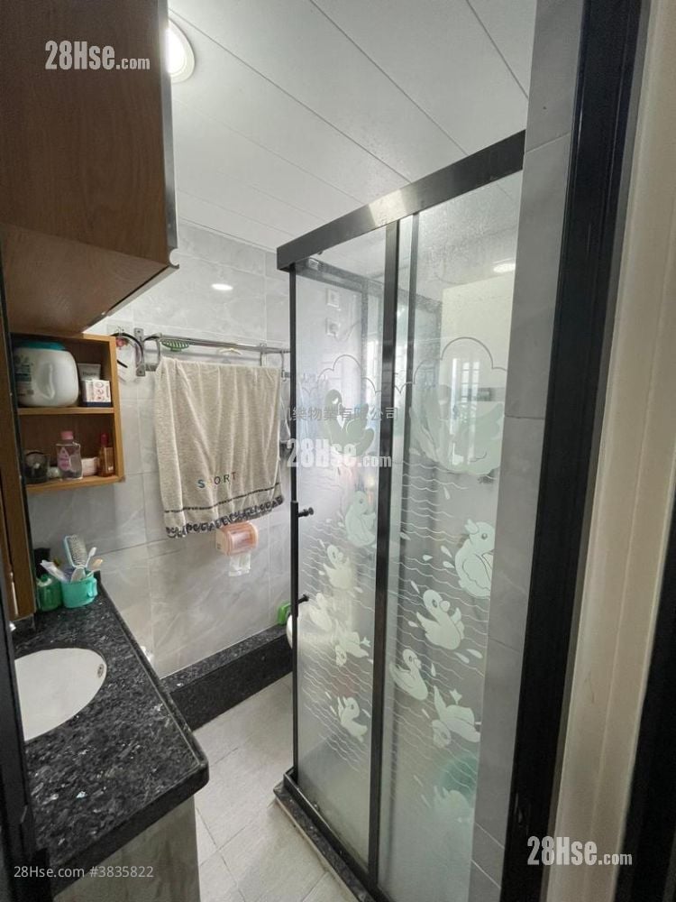 Lai Tsui Court Sell 2 Bedrooms , 1 Bathroom 386 ft²