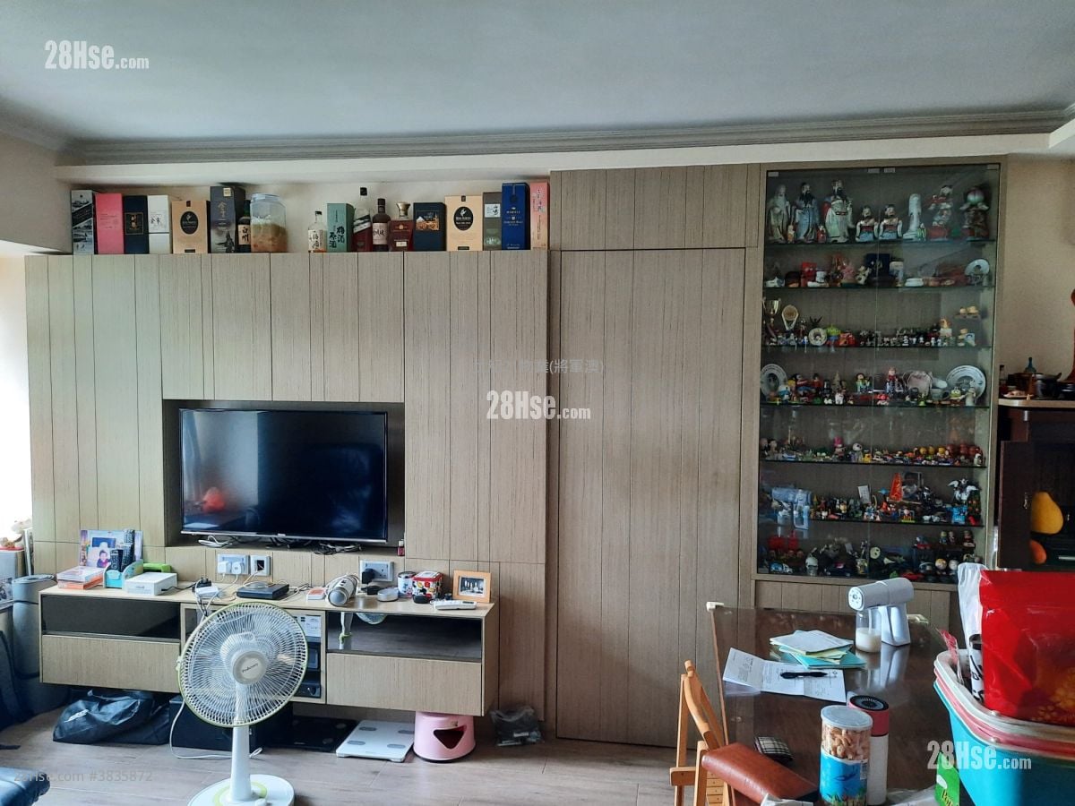 Well On Garden Sell 3 Bedrooms , 2 Bathrooms 578 ft²