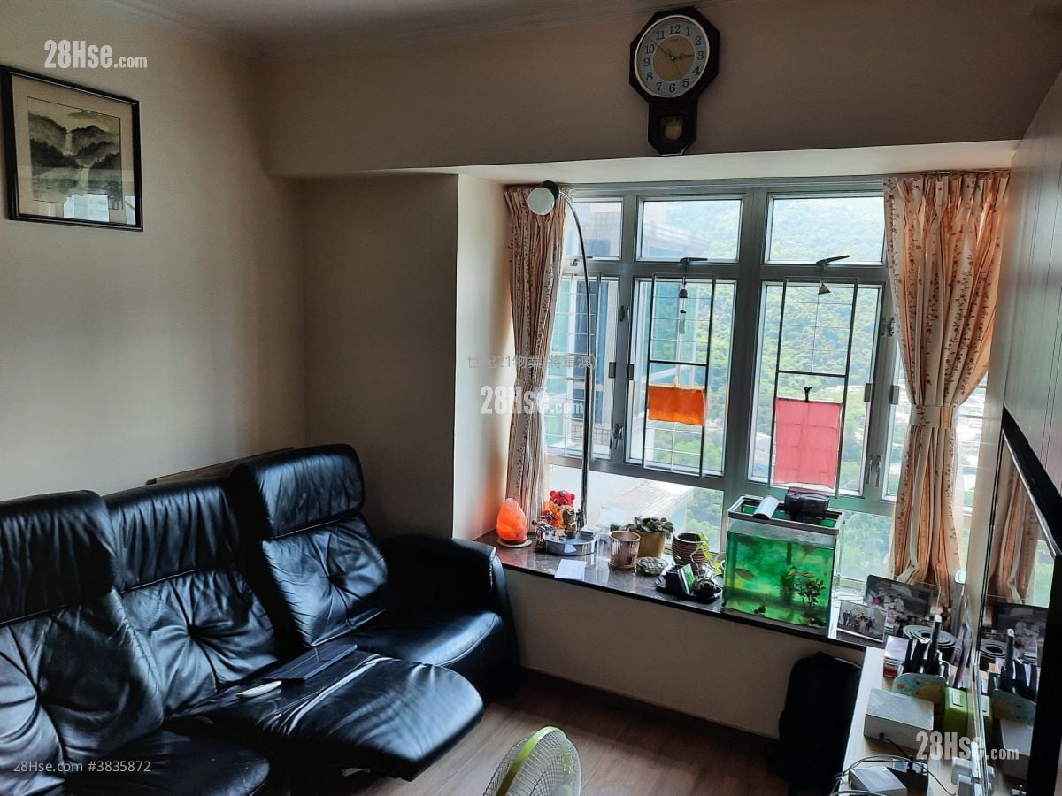 Well On Garden Sell 3 Bedrooms , 2 Bathrooms 578 ft²