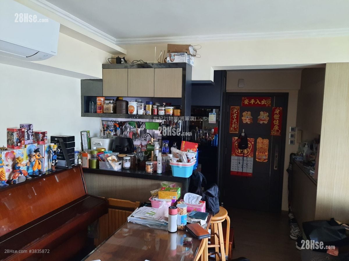 Well On Garden Sell 3 Bedrooms , 2 Bathrooms 578 ft²