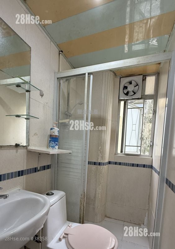 Kam Kun House Rental 2 Bedrooms , 1 Bathroom 300 ft²