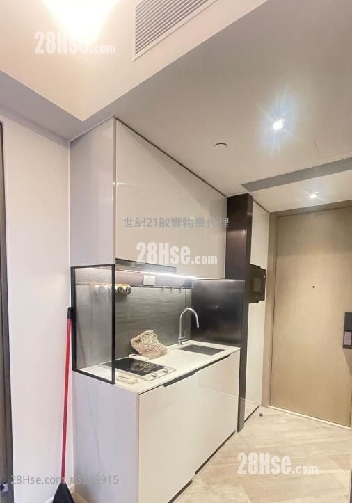 The Henley Rental 296 ft²