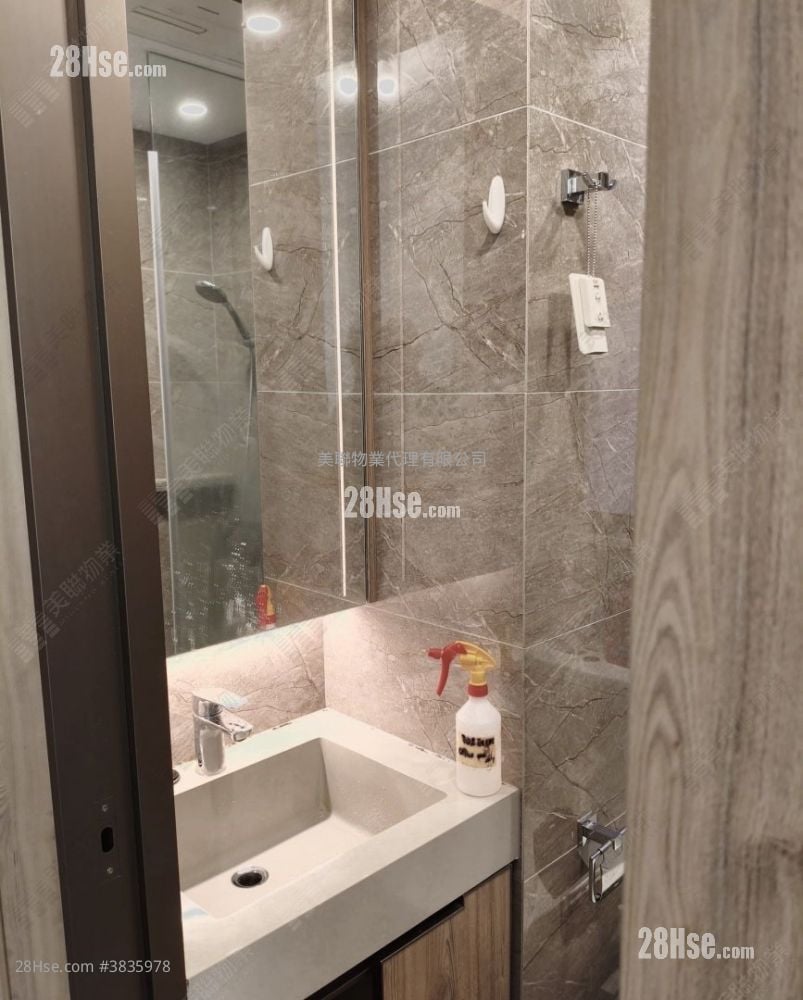 Centra Horizon Sell Studio , 1 Bathroom 251 ft²