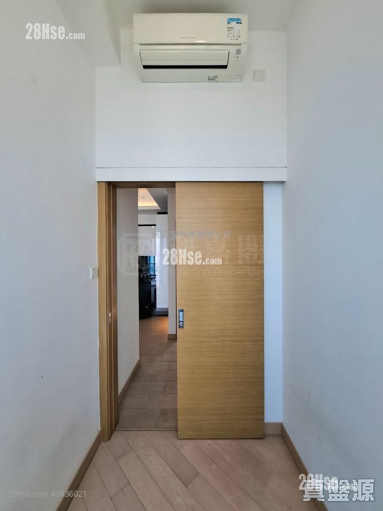 Century Link Sell 3 Bedrooms 572 ft²