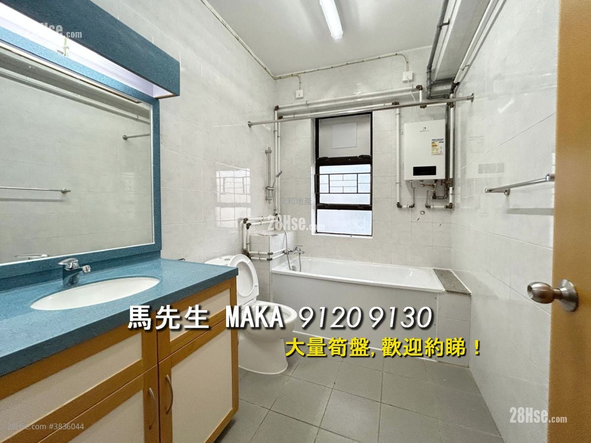 The Crescent Rental 3 Bedrooms , 2 Bathrooms 2,264 ft²