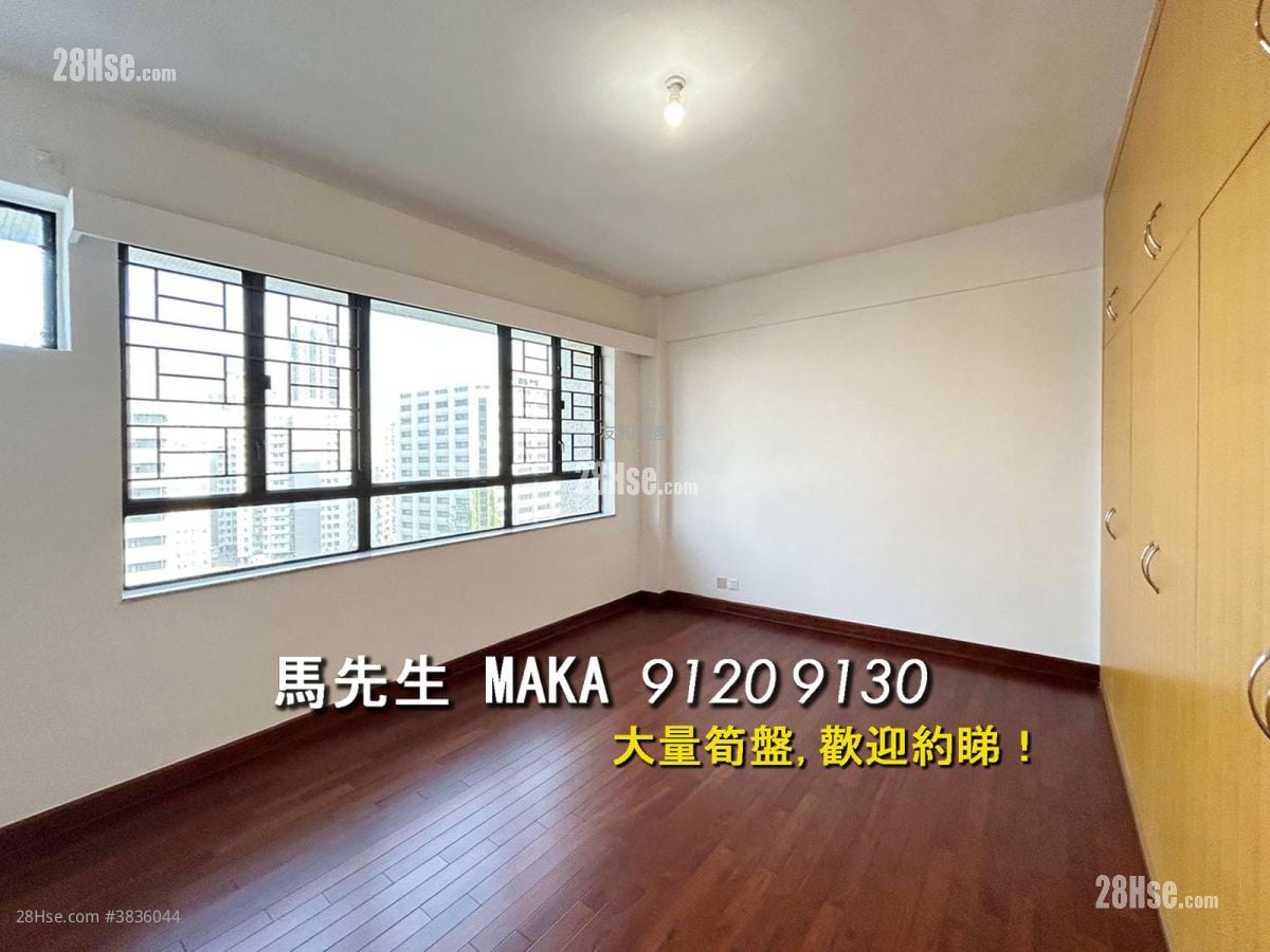 The Crescent Rental 3 Bedrooms , 2 Bathrooms 2,264 ft²