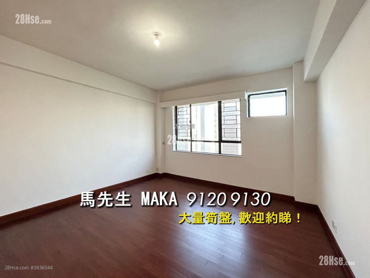 The Crescent Rental 3 Bedrooms , 2 Bathrooms 2,264 ft²