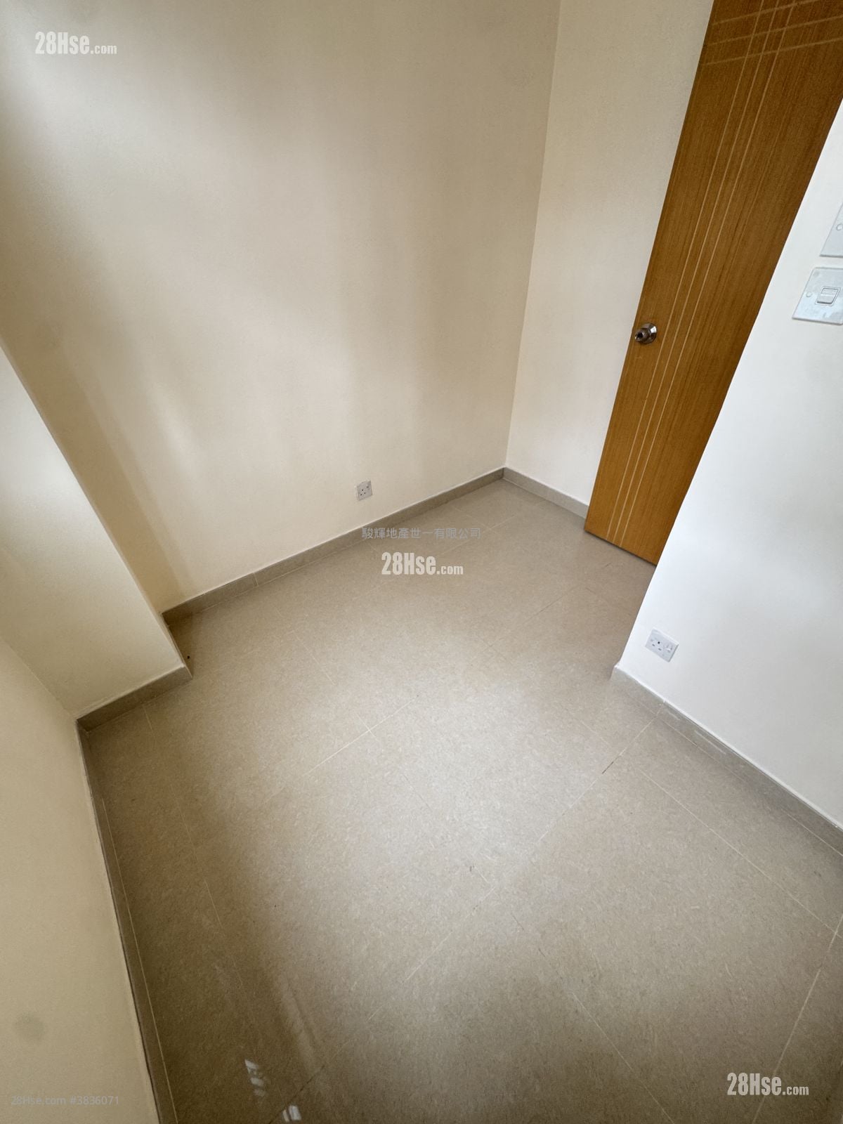 Luen Keung Building Rental 2 Bedrooms , 1 Bathroom 271 ft²