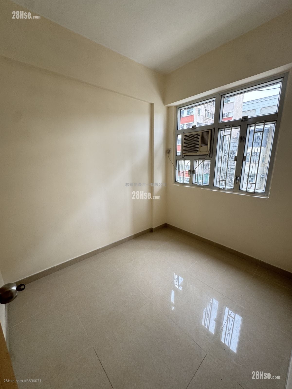 Luen Keung Building Rental 2 Bedrooms , 1 Bathroom 271 ft²