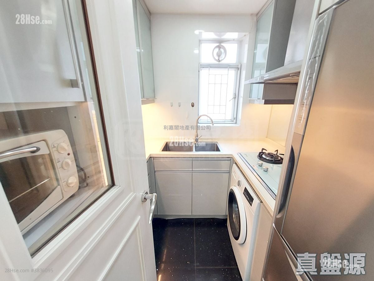 Metro Town Rental 2 Bedrooms , 1 Bathroom 503 ft²