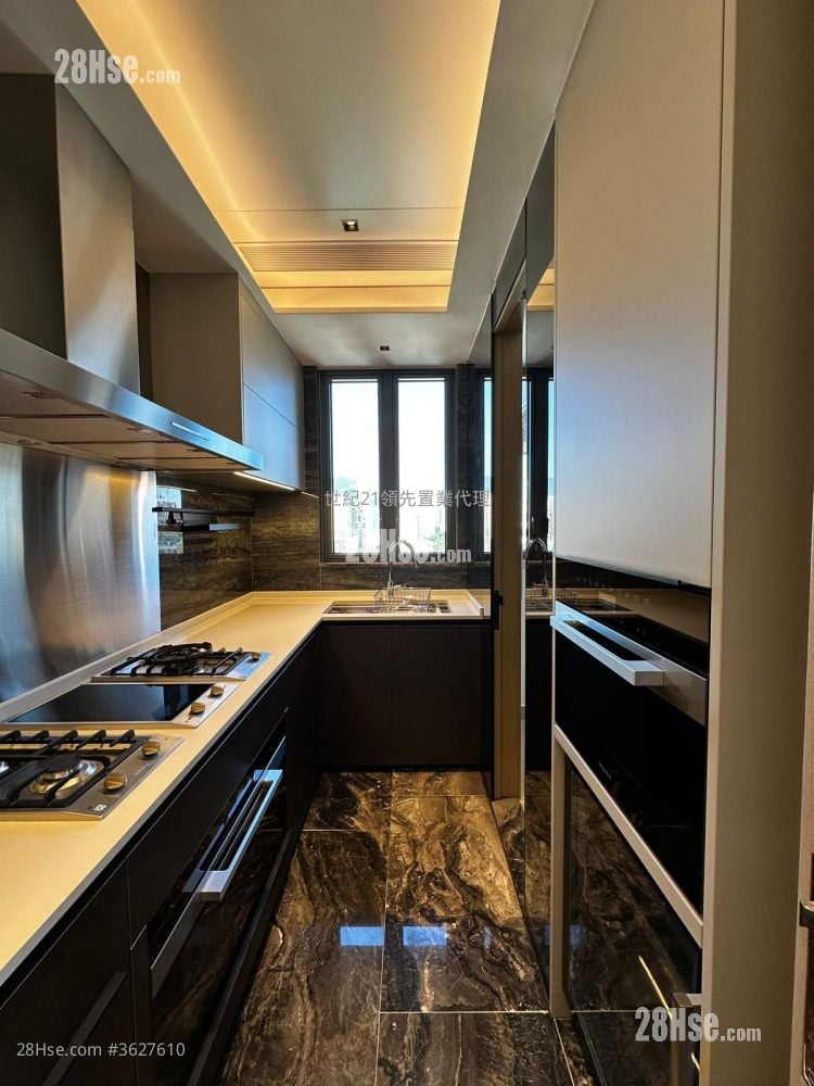 233  Prince Edward Road West Sell 3 Bedrooms , 3 Bathrooms 842 ft²