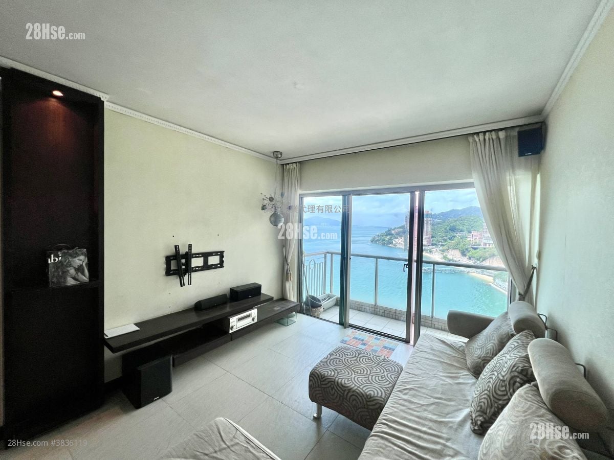 living room: Bellagio Sell 3 Bedrooms , 3 Bathrooms 935 ft²