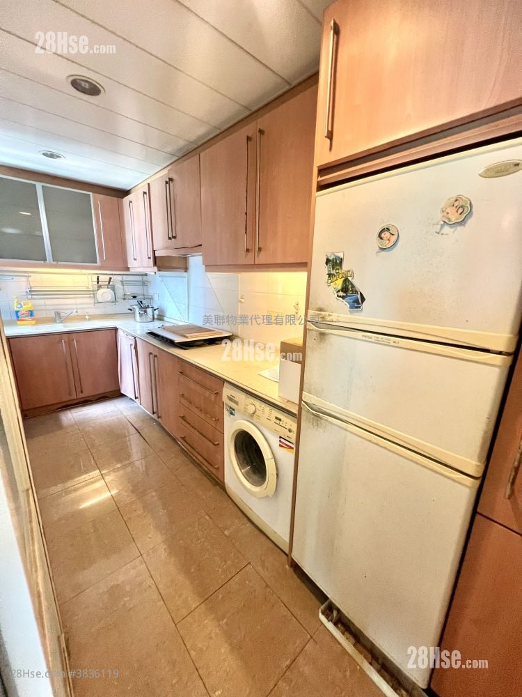 kitchen: Bellagio Sell 3 Bedrooms , 3 Bathrooms 935 ft²