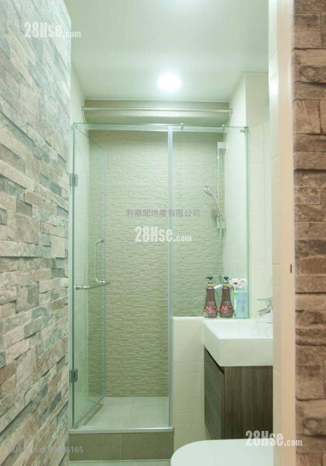 Wai Wah Centre Rental 358 ft²