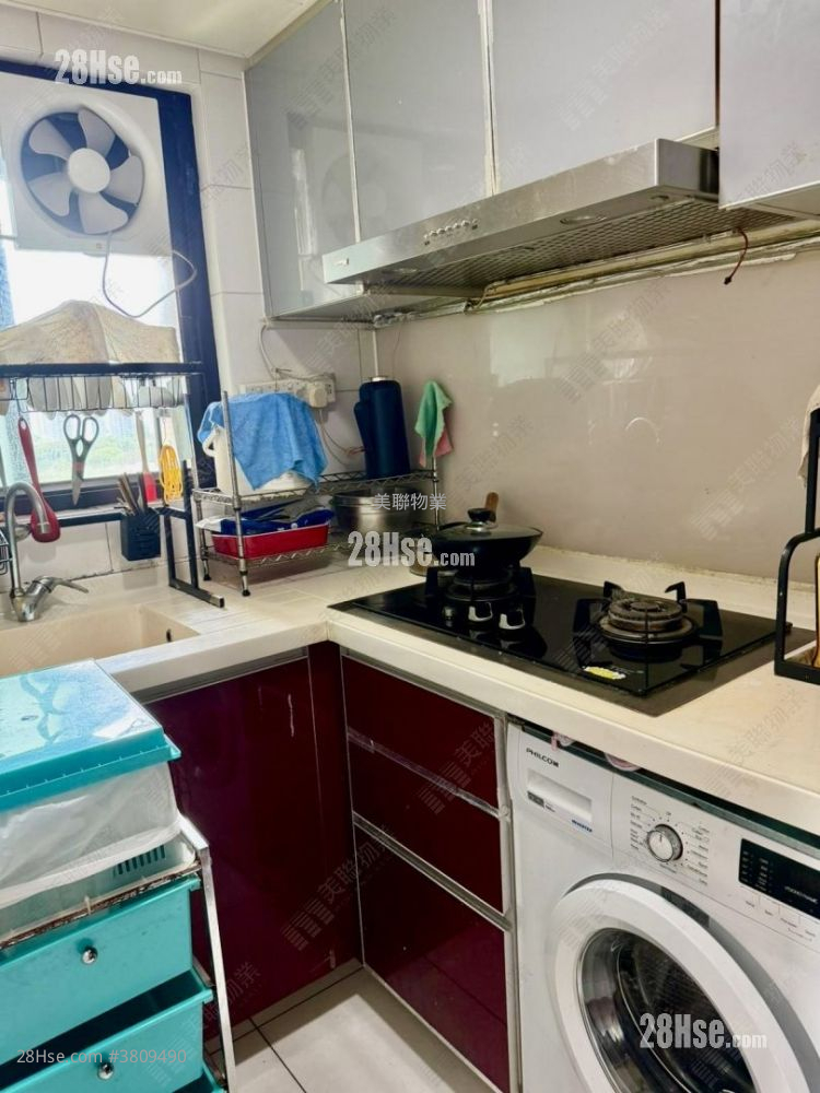 kitchen: Royal Green Sell 2 Bedrooms , 1 Bathroom 413 ft²