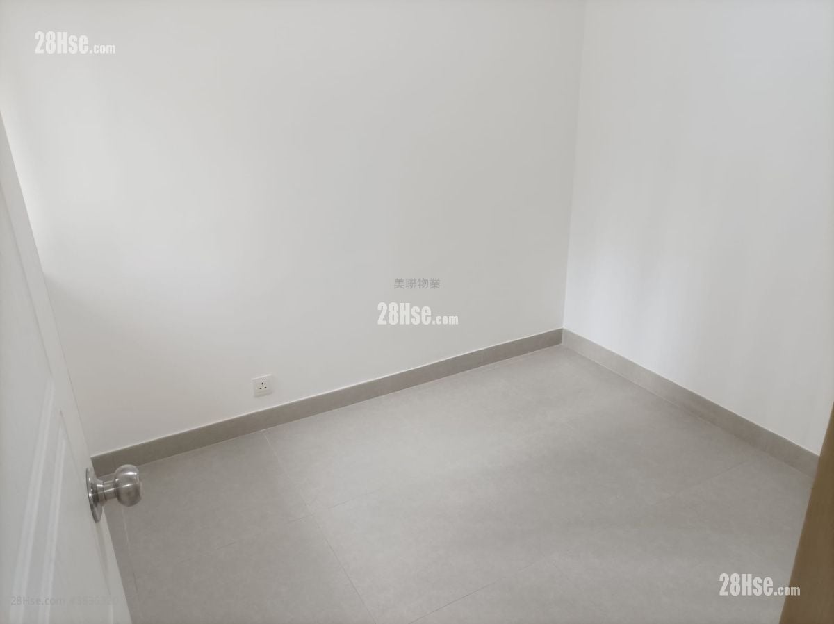Luk Yeung Sun Chuen Sell 2 Bedrooms 445 ft²