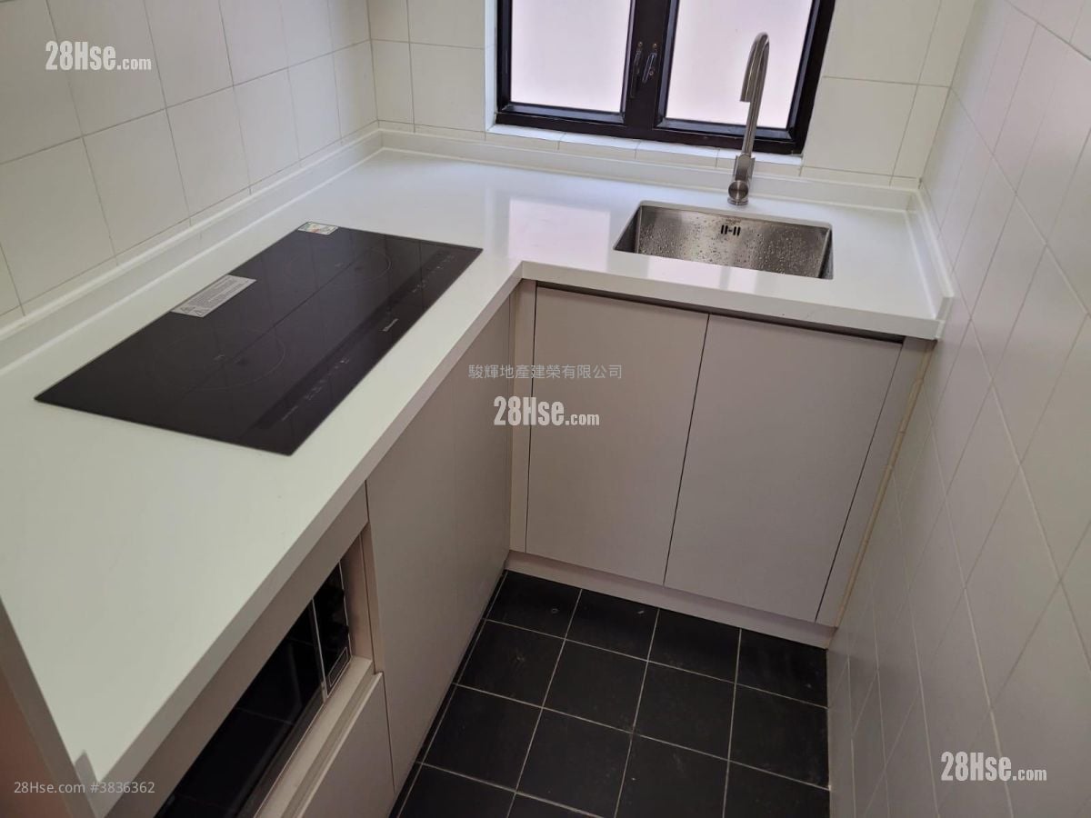 Hillwood Mansion Rental 2 Bedrooms 420 ft²