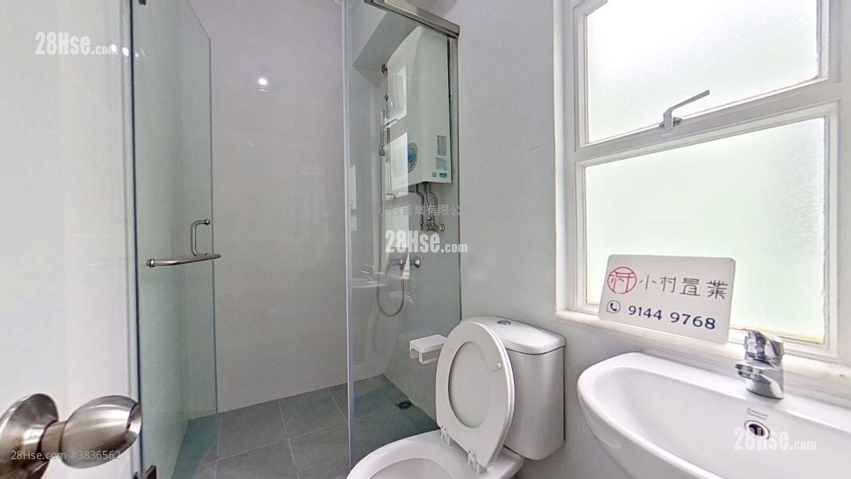 bathroom: Fook Chi Building Rental 2 Bedrooms , 1 Bathroom 563 ft²