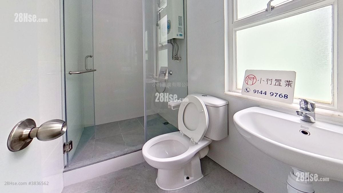 bathroom: Fook Chi Building Rental 2 Bedrooms , 1 Bathroom 563 ft²