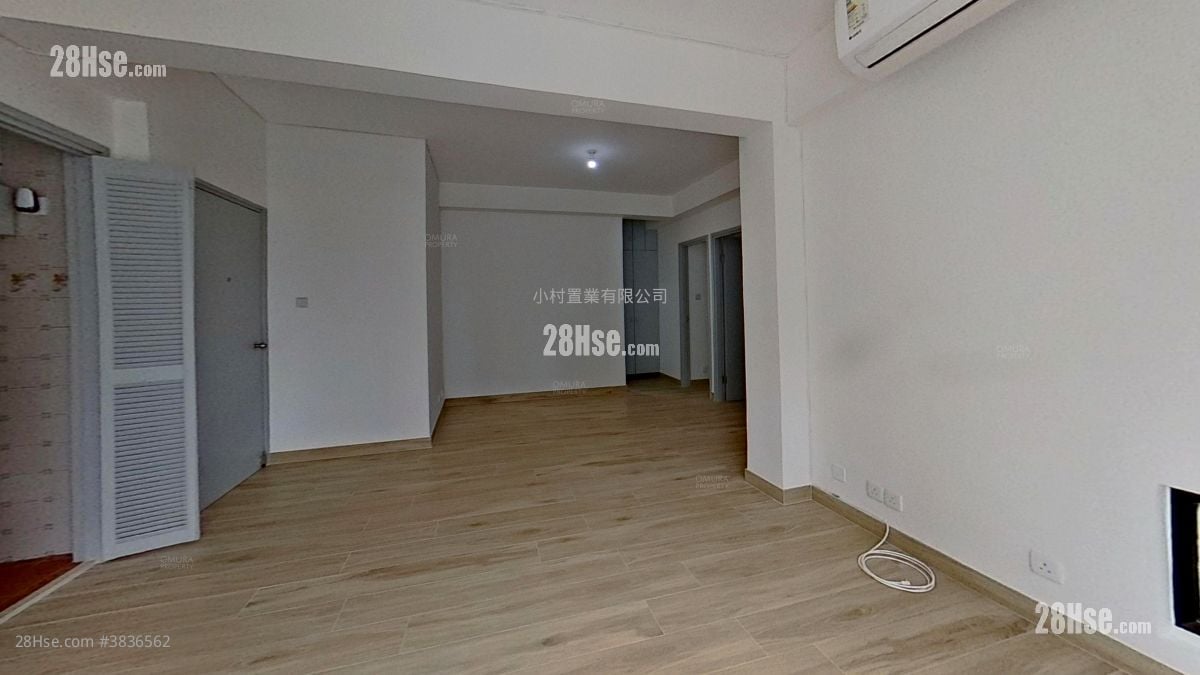 living room: Fook Chi Building Rental 2 Bedrooms , 1 Bathroom 563 ft²