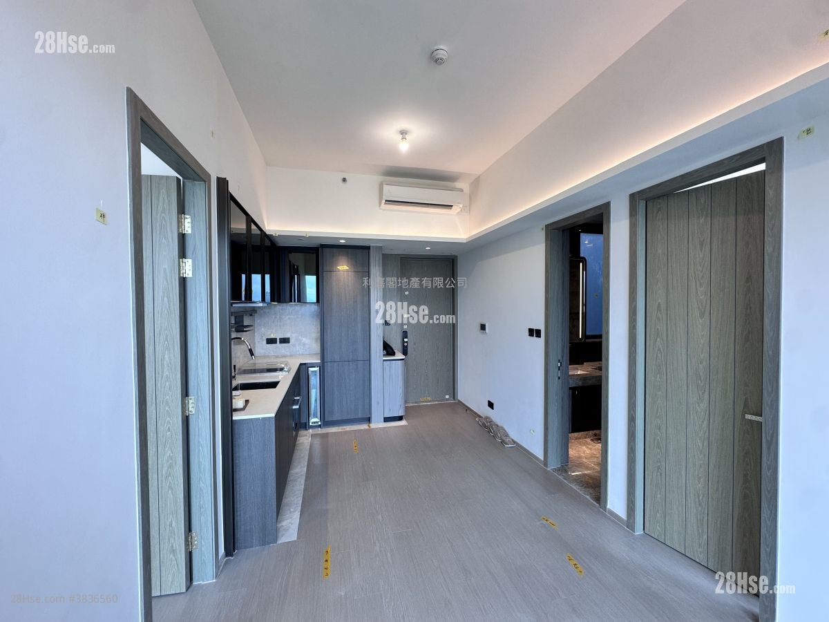 In One Rental 2 Bedrooms , 1 Bathroom 425 ft²