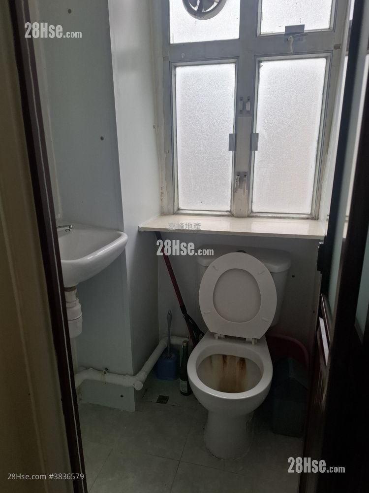 Cheong Wah Commercial Building Rental 1 Toilet