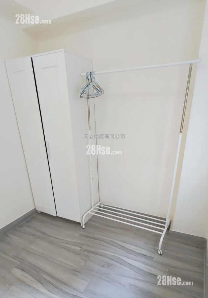 Mandarin Building Sell 2 Bedrooms , 1 Bathroom 440 ft²