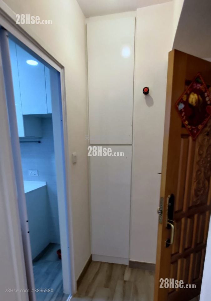 Mandarin Building Sell 2 Bedrooms , 1 Bathroom 440 ft²