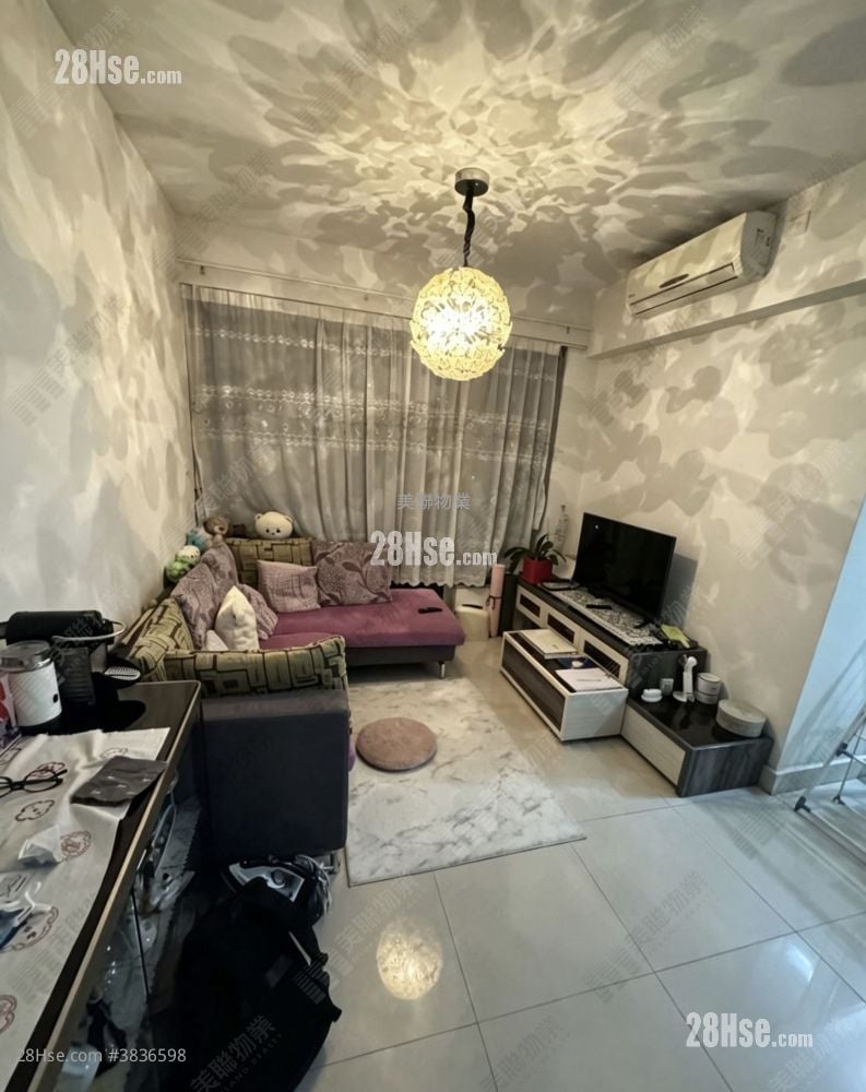Uptown Sell 3 Bedrooms , 2 Bathrooms 753 ft²